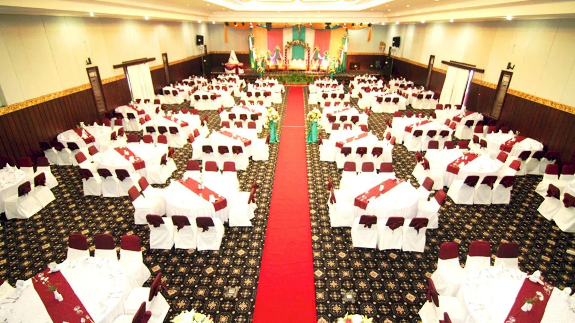 **  Nirmala Hotel & Convention Centre Dempassar Indonésia